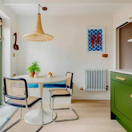 Spring Cosy 2-bed With Free Parking *