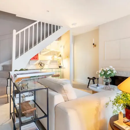 Spring Cosy 2-bed With Free Parking Holiday home London