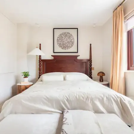 Holiday home Spring Cosy 2-bed With Free Parking