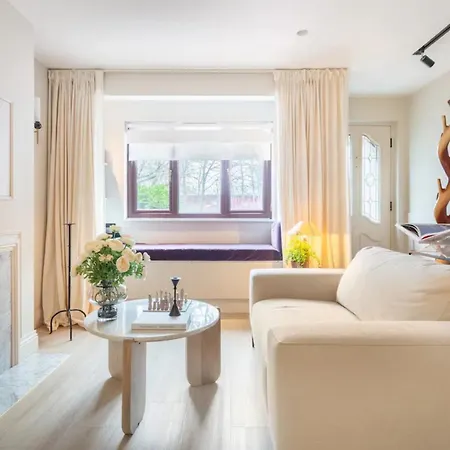 Spring Cosy 2-bed With Free Parking Holiday home