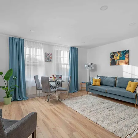 Brick Lane, - Lovely One Bedroom Apartment *