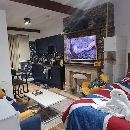 Luxury & Comfy City Break Studio Apartment London