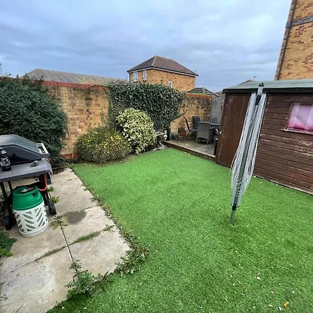 Entire 3 Bedroom End Of Terrace House! Apartment Thamesmead (Greater London)