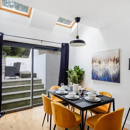 Classy Abode In Hackney - Garden - Sleeps 6 Apartment