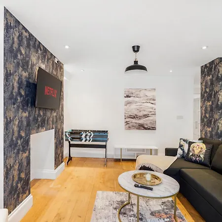 Classy Abode In Hackney - Garden - Sleeps 6 Apartment *