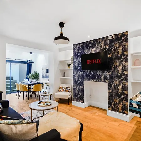 Classy Abode In Hackney - Garden - Sleeps 6 Apartment