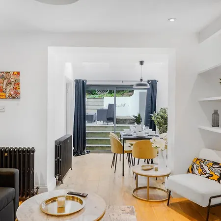 Classy Abode In Hackney - Garden - Sleeps 6 Apartment