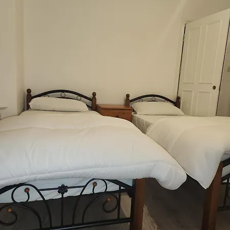Stayeasy En-suite Guest house