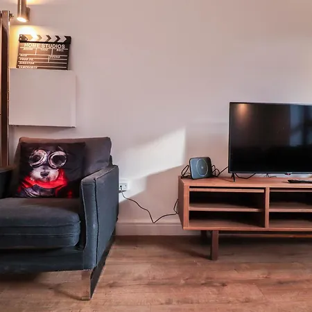 Stunning Split Level Apartment *