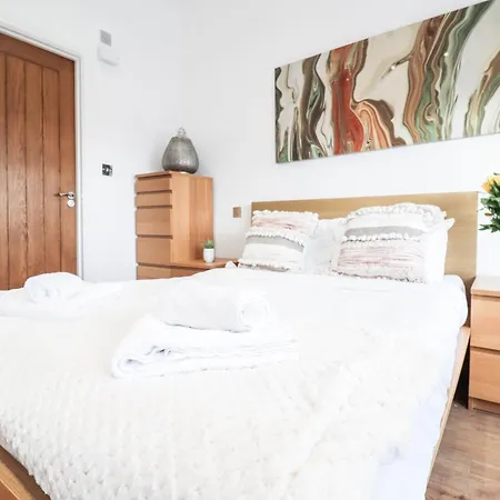 Apartment Stunning Split Level *