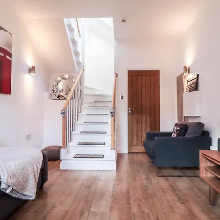 Stunning Split Level * London