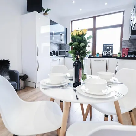 Apartment Stunning Split Level