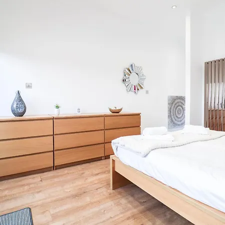 Stunning Split Level London