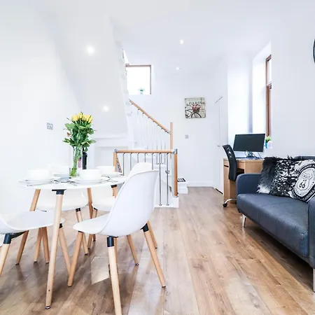 Stunning Split Level * London