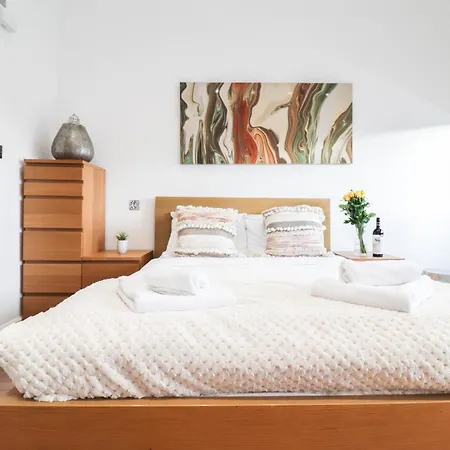 Stunning Split Level London
