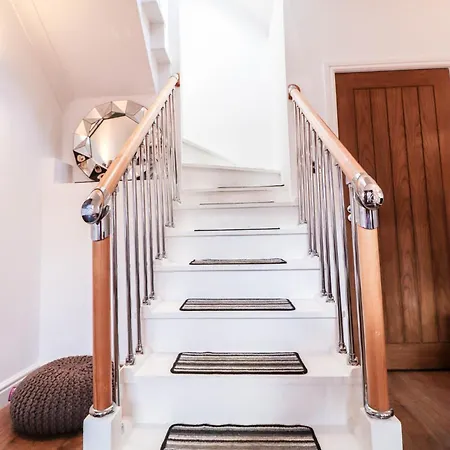 Apartment Stunning Split Level *