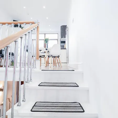 Apartment Stunning Split Level London