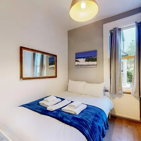 Stunning 2bdr With Beautiful Garden Apartment London