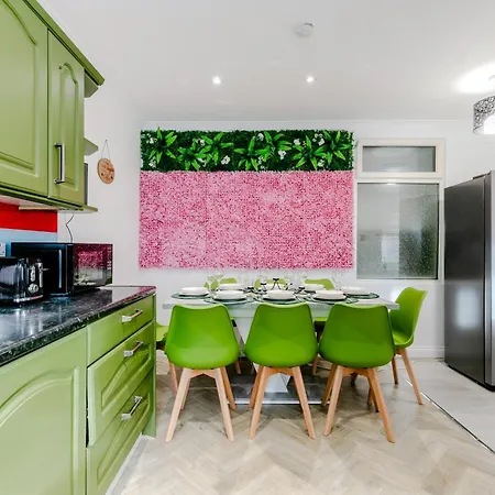 5br House, Free Parking Offa12, Contractor, Big Families, Relocation Redbridge