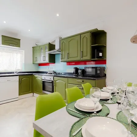 5br House, Free Parking Offa12, Contractor, Big Families, Relocation