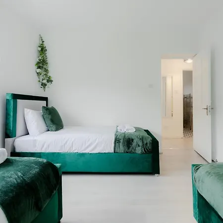 Holiday home 5br House, Free Parking Offa12, Contractor, Big Families, Relocation Redbridge