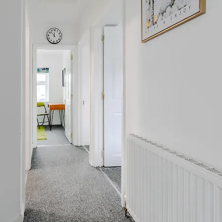 5br House, Free Parking Offa12, Contractor, Big Families, Relocation Holiday home Redbridge
