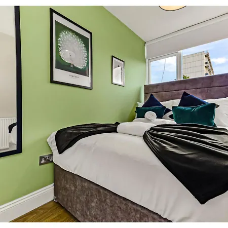 Stunning Family - Sleeps 11 Apartment