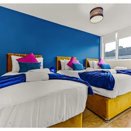 Apartment Stunning Family - Sleeps 11 London