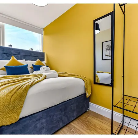 Stunning Family - Sleeps 11 Apartment