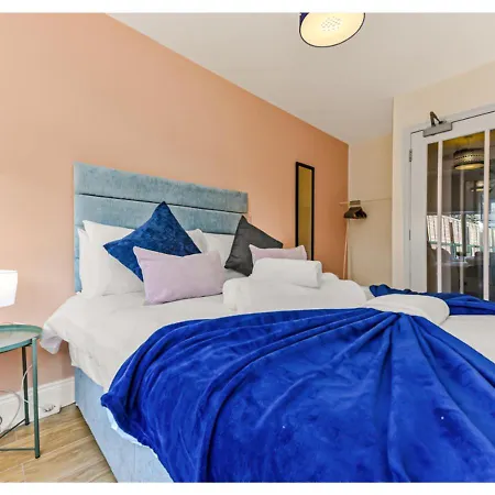 Stunning Family - Sleeps 11 *
