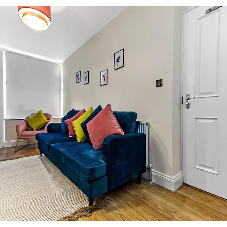 Stunning Family - Sleeps 11 Apartment London