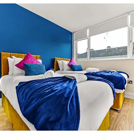 Stunning Family - Sleeps 11 Apartment