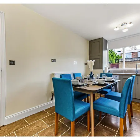 Stunning Family - Sleeps 11 *