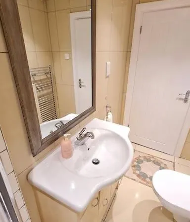 Luxury London House Sleeps X 16, Free Parking, Free Wifi, Garden Patio, Close To Tube Line Easy Access To London Сasa de vacaciones