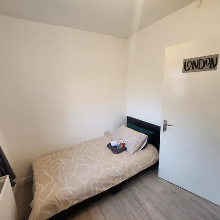 Luxury 5-Room House - Your Perfect Getaway Awaits *