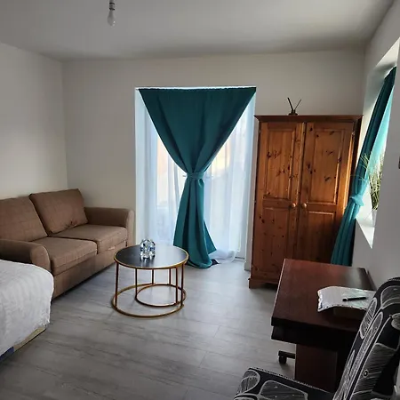 Luxury 5-Room House - Your Perfect Getaway Awaits Goodmayes