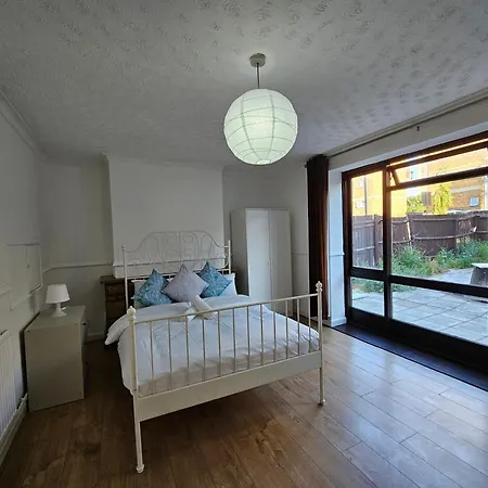Homestay Towerhill London