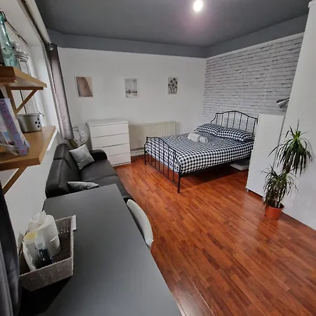 Spacious Private Balcony - Central - Zone 1 - Elephant And Castle *