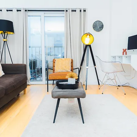Unique Sky View -2 Bed Apartment