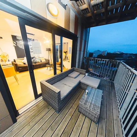 Unique Sky View -2 Bed Apartment London