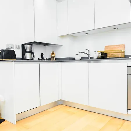 Unique Sky View -2 Bed London