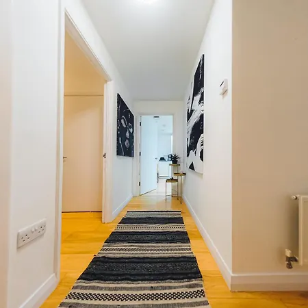 Unique Sky View -2 Bed * London