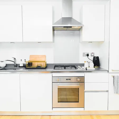 Unique Sky View -2 Bed Apartment *