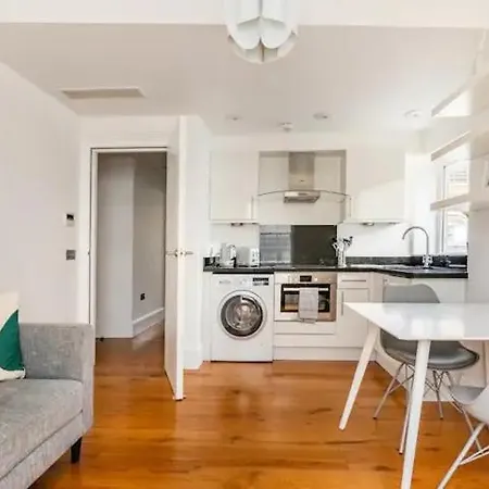 1 Bed With Roof Terrace Apartment London
