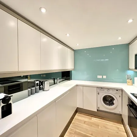 Apartment Vip Serviced Excellent Location Great Price *