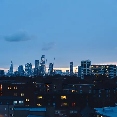 Unique Sky View -2 Bed Apartment London