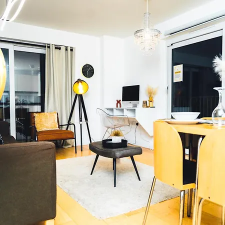 Unique Sky View -2 Bed * London