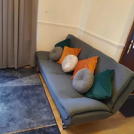 47r Place Apartment
