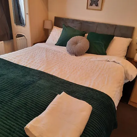 Apartment 47r Place *