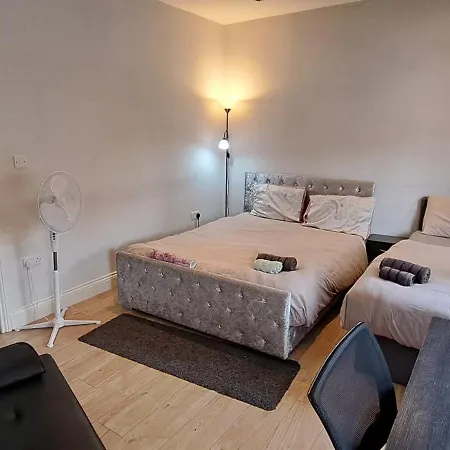 Comfy Fenia * London